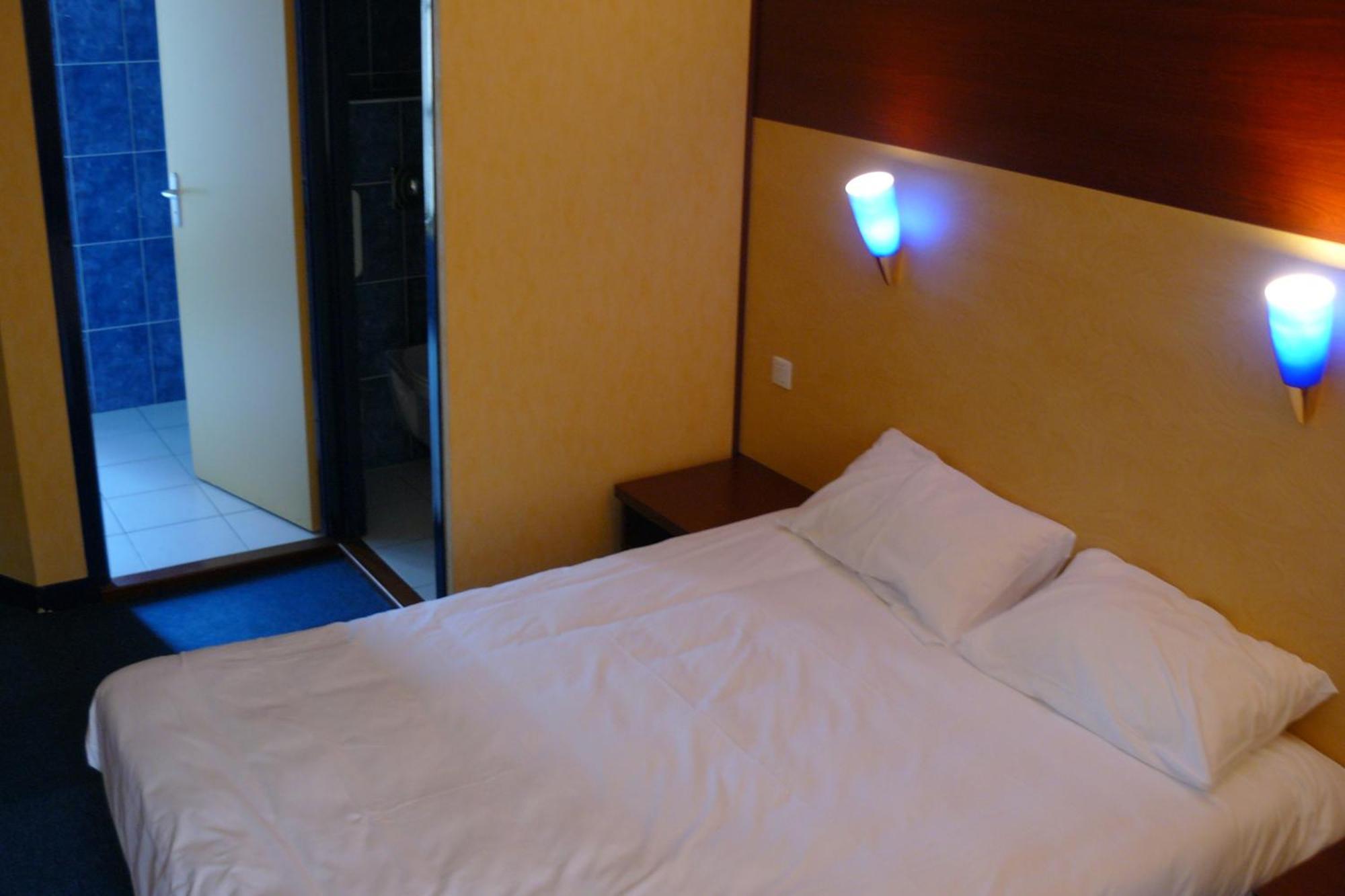 The Originals Boutique, Hotel Le Lion D'Or, Fougeres Ouest Maen Roch Номер фото