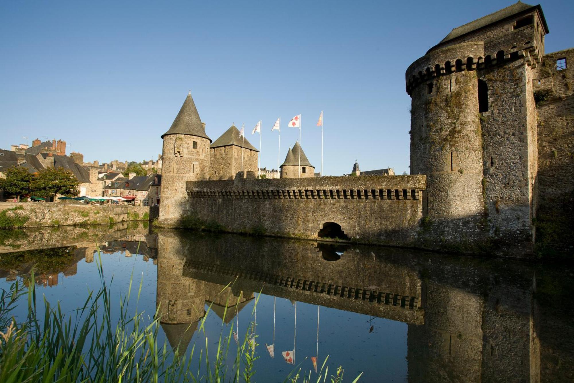 The Originals Boutique, Hotel Le Lion D'Or, Fougeres Ouest Maen Roch Экстерьер фото