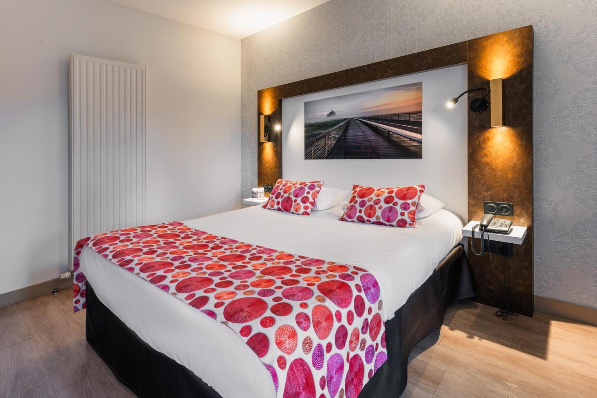 The Originals Boutique, Hotel Le Lion D'Or, Fougeres Ouest Maen Roch Экстерьер фото