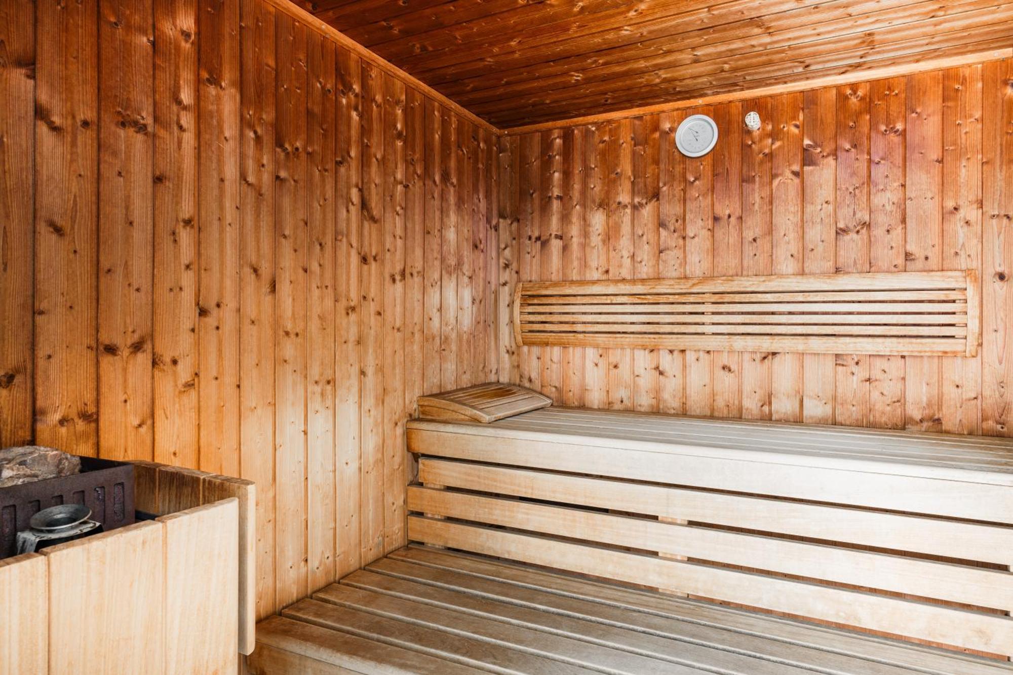 The Originals Boutique, Hotel Le Lion D'Or, Fougeres Ouest Maen Roch Экстерьер фото