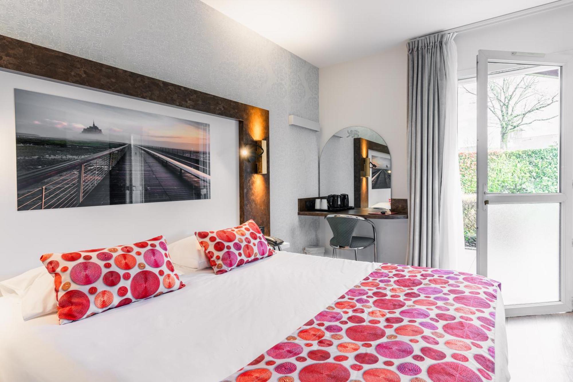 The Originals Boutique, Hotel Le Lion D'Or, Fougeres Ouest Maen Roch Экстерьер фото