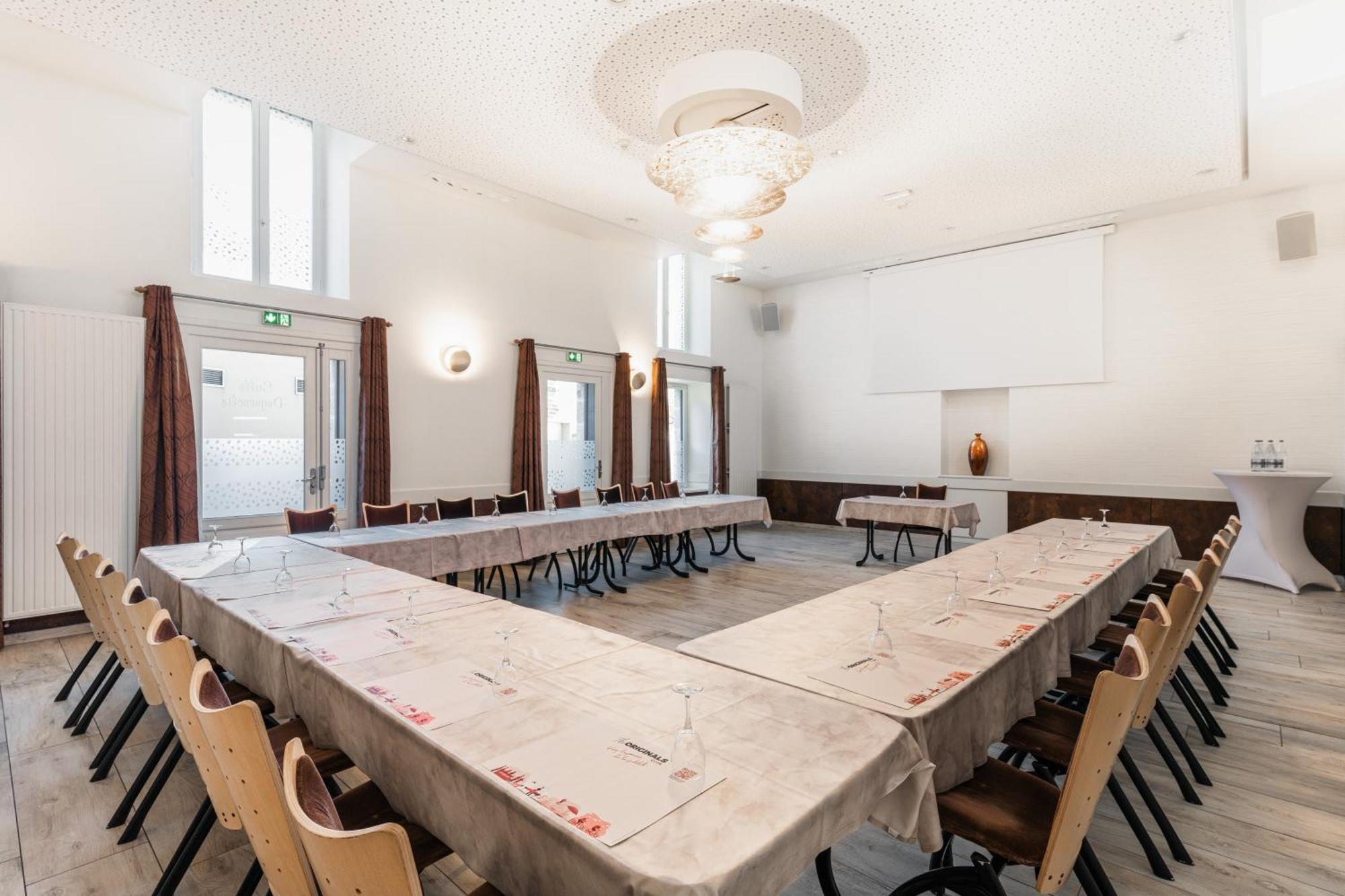 The Originals Boutique, Hotel Le Lion D'Or, Fougeres Ouest Maen Roch Экстерьер фото