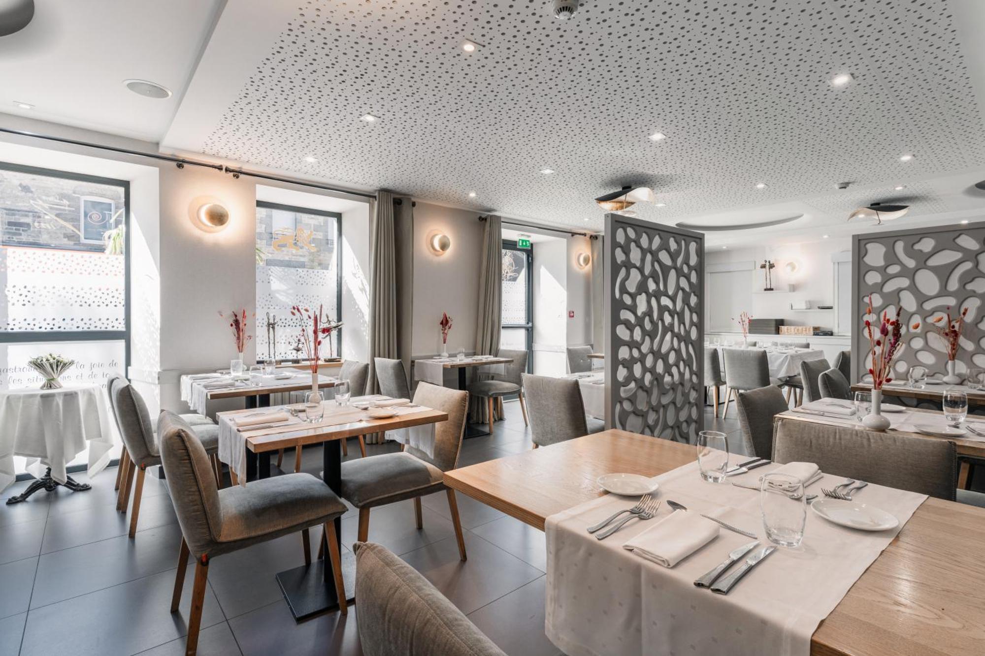 The Originals Boutique, Hotel Le Lion D'Or, Fougeres Ouest Maen Roch Экстерьер фото