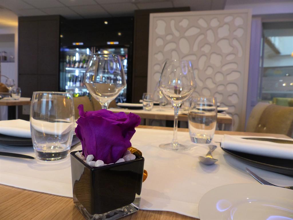 The Originals Boutique, Hotel Le Lion D'Or, Fougeres Ouest Maen Roch Экстерьер фото